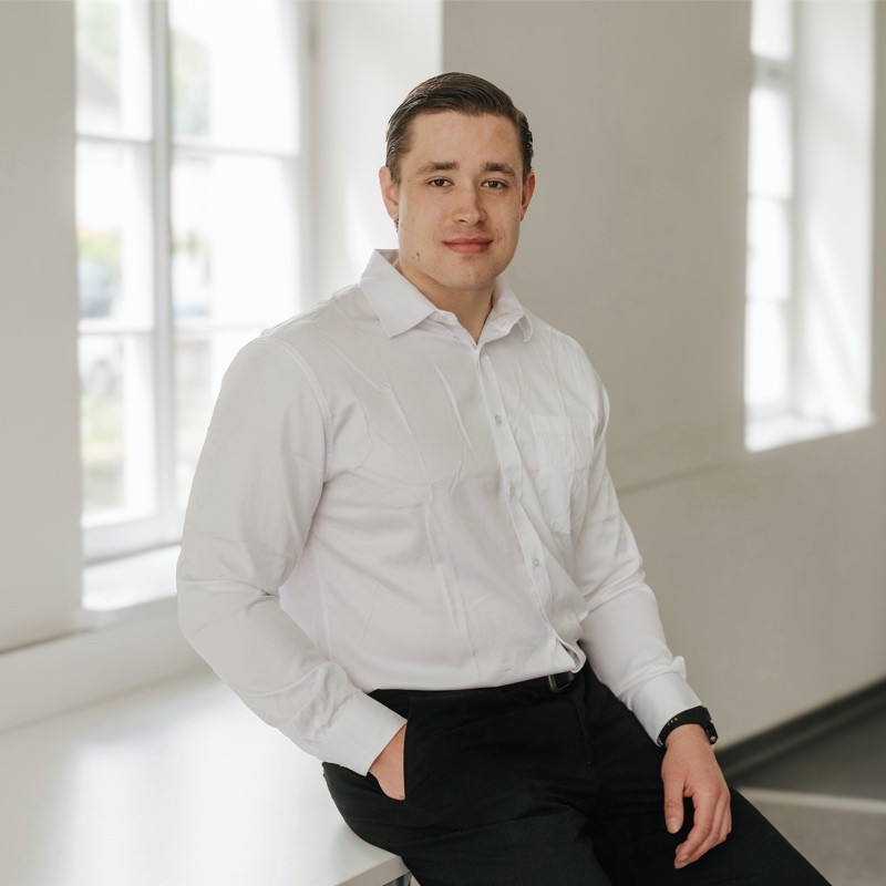 lukas niessen portrait